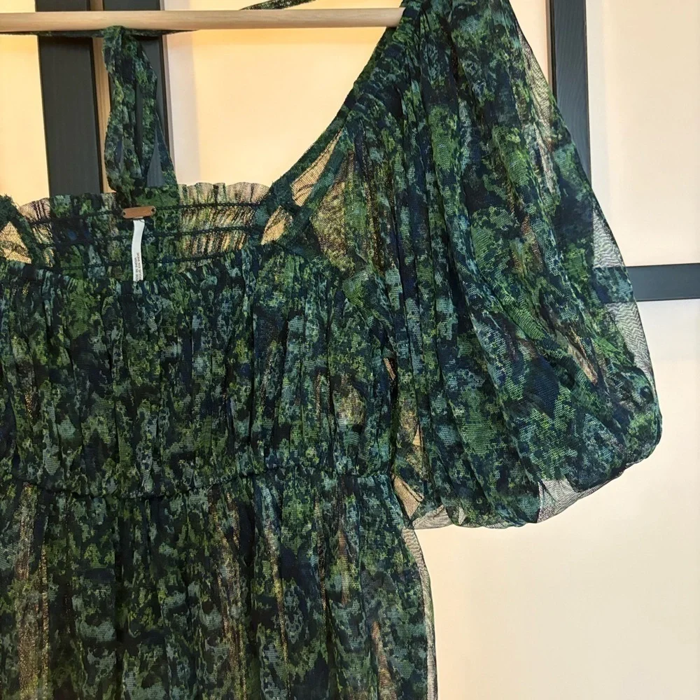 Free People PENELOPE puff sleeve tie at back blouse. Women’s XS‎